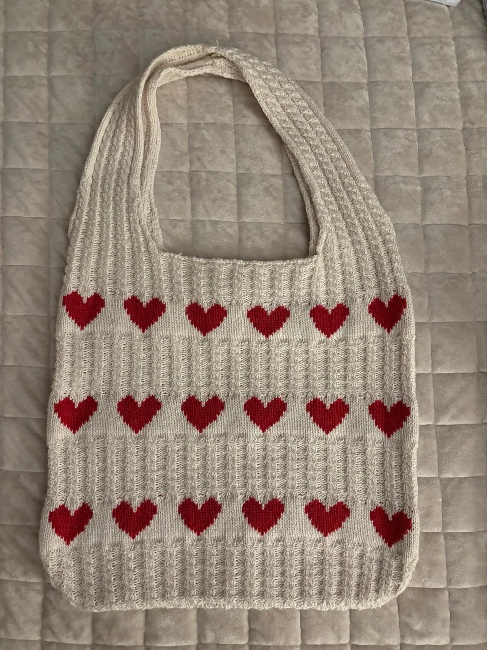 Women’s Cream Knit Heart Tote Bag with Red Hearts